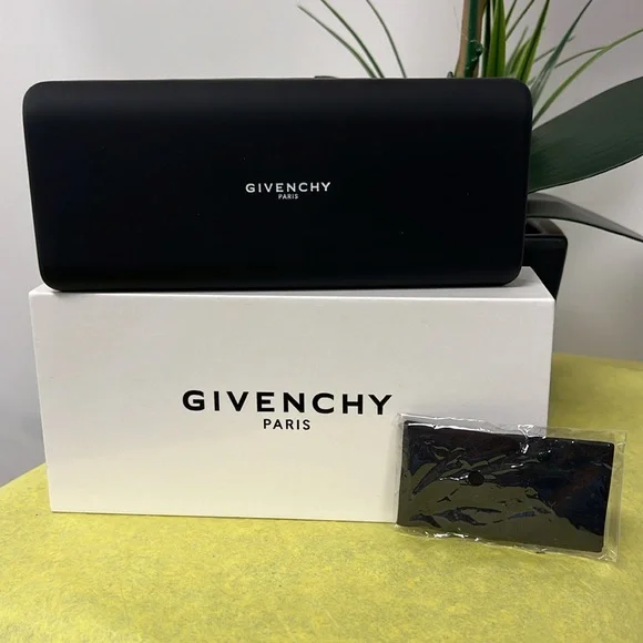 NWT!! Authentic GIVENCHY woman’s HAVANA BROWN GRADIENT sunglasses.